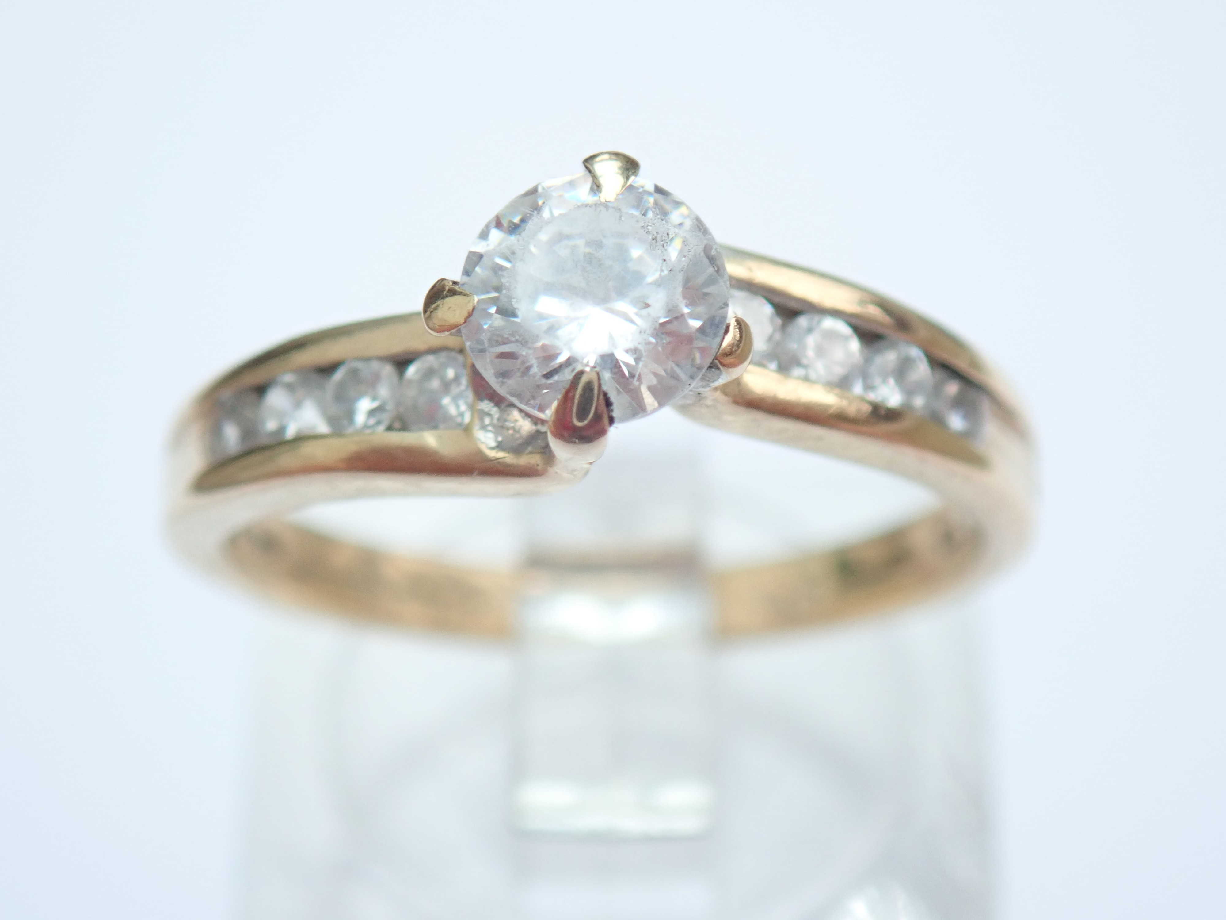 0.75 carat Cubic Zirconia 375 Gold Solitaire Ring & 8x side stones Size ...