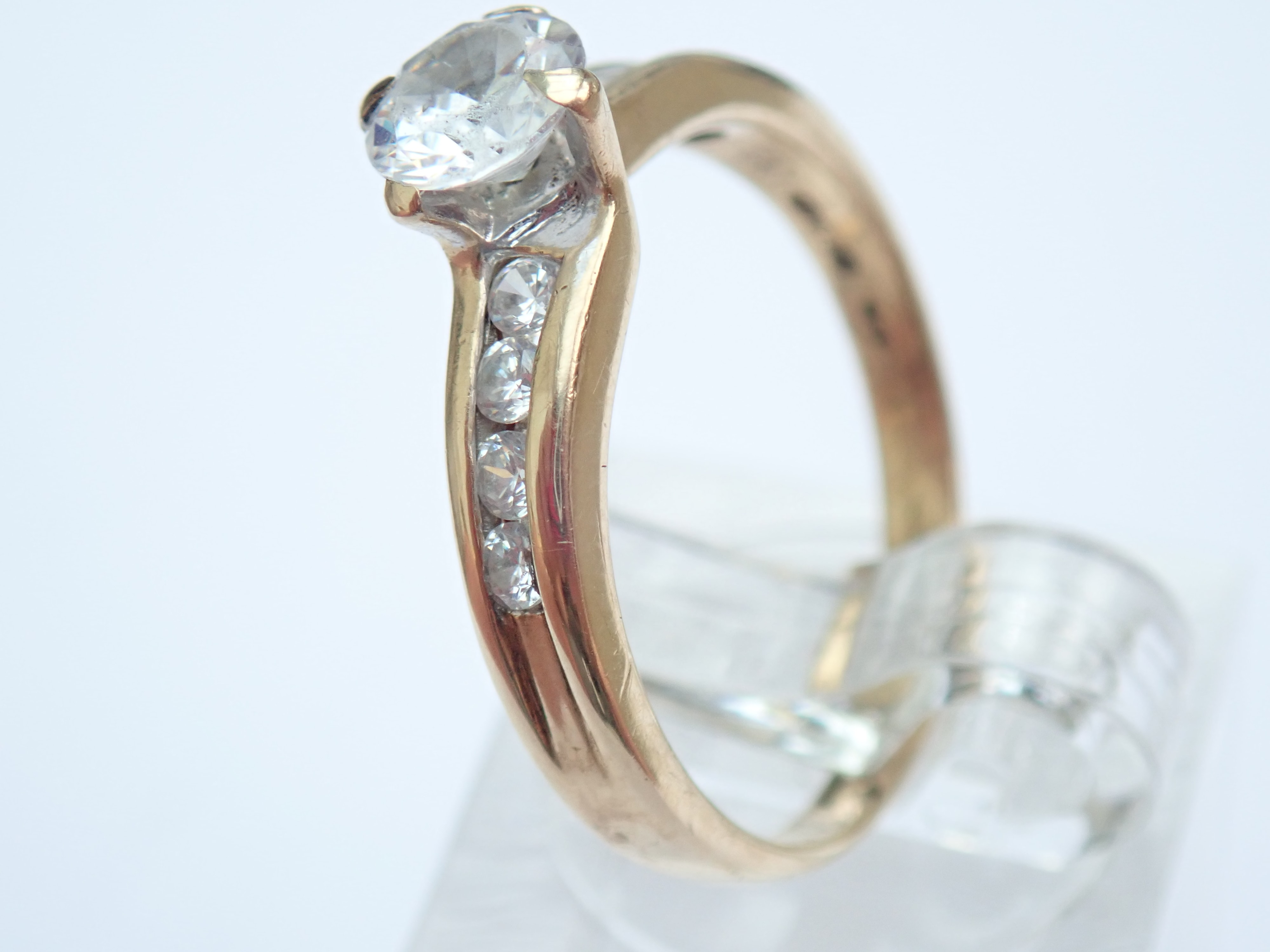 0.75 carat Cubic Zirconia 375 Gold Solitaire Ring & 8x side stones Size ...